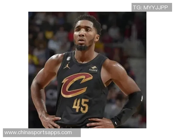 米切尔意外受伤被搀扶离场队内得分王身份岌岌可危